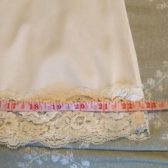 Vintage Vanity Fair Creamy White Slip       Size 34 - Picture 10 of 13